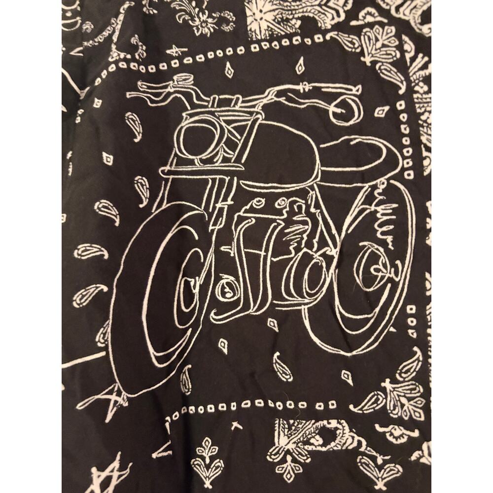 No Boundaries M Men's Black White Bandana Print Short Sleeve Shirt - Picture 6 of 8